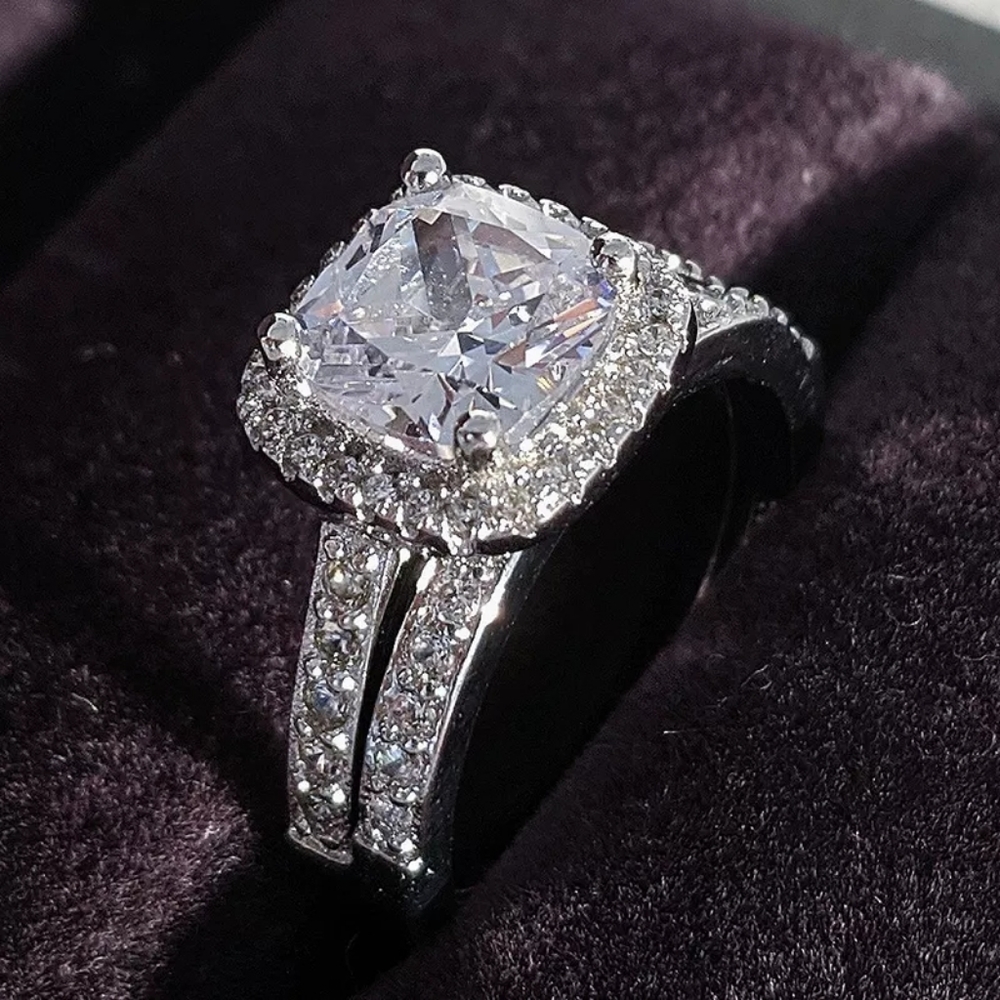 Gorgeous Engagement Set of Rings - Picture 3 of 8